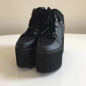 YRU Qozmo hi-platforms